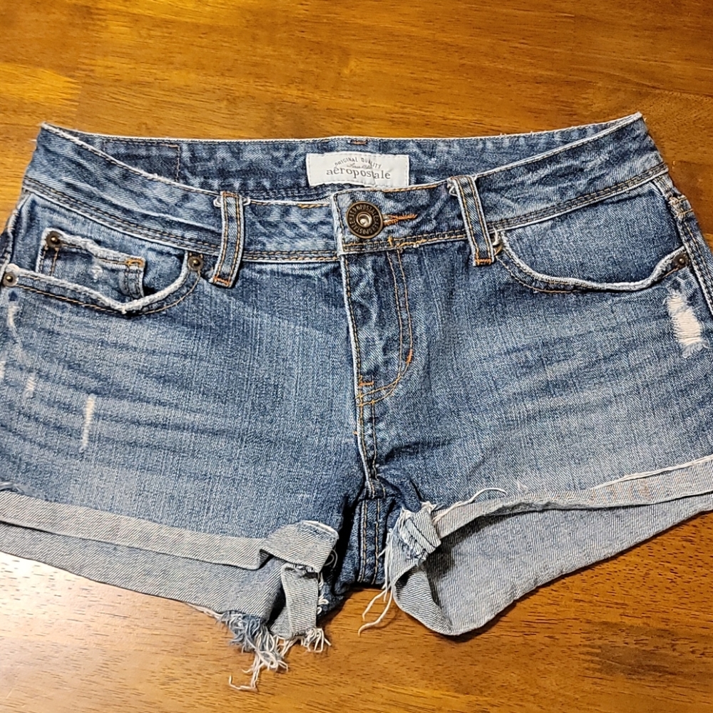aero Distressed Shorts Size 3/4